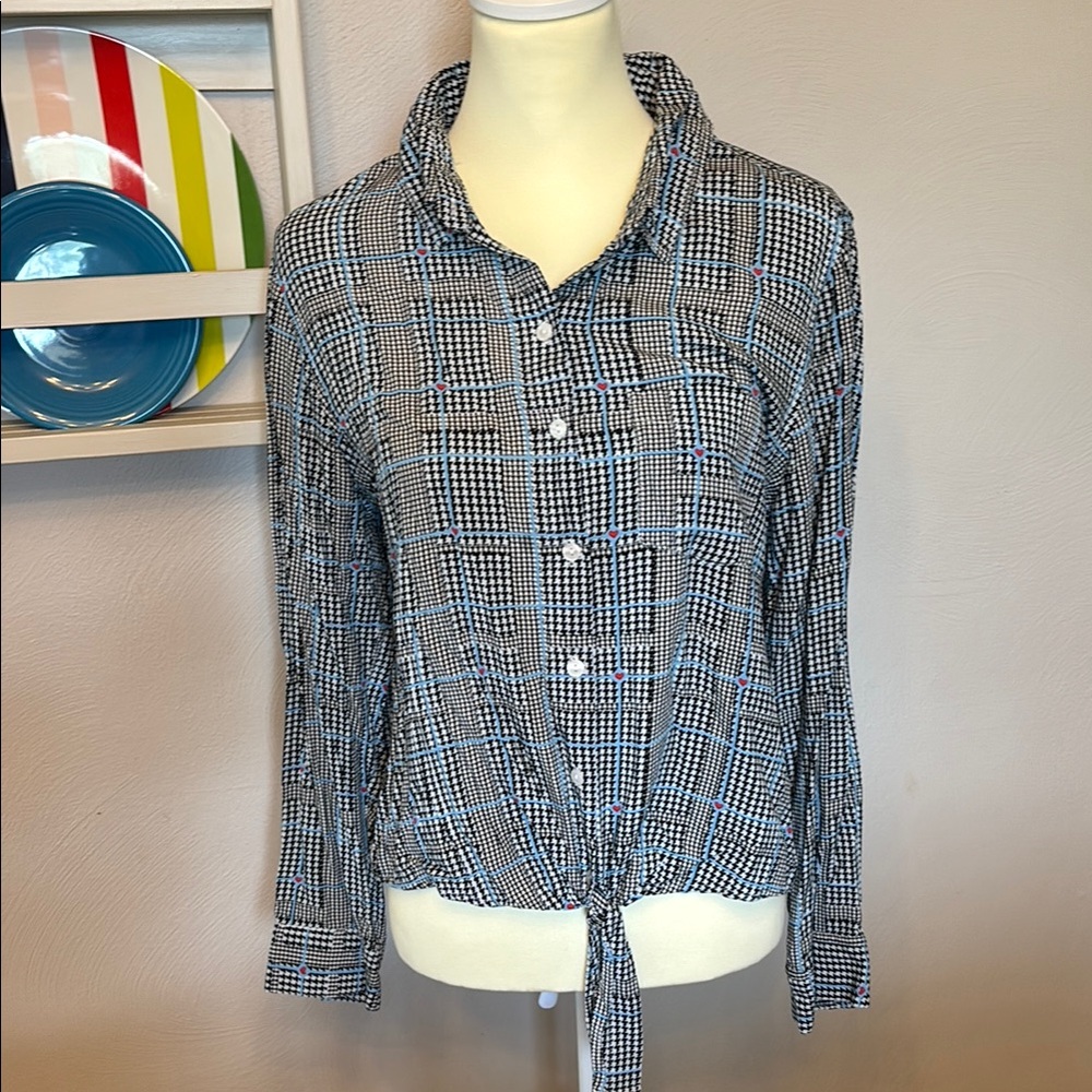 Black and White houndstooth w/hearts Button-Up Blouse
